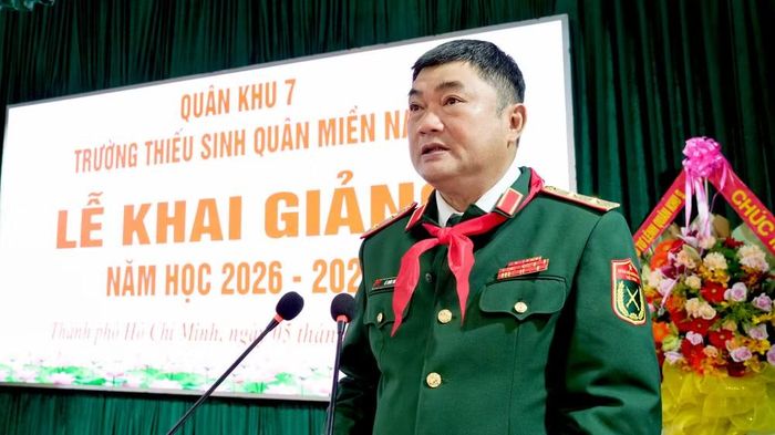 Trung tướng Lê Xuân Thế, Ủy viên Trung ương Đảng, Ủy viên Quân ủy Trung ương, Tư lệnh Quân khu 7 phát biểu. (Ảnh: LÊ HUY)