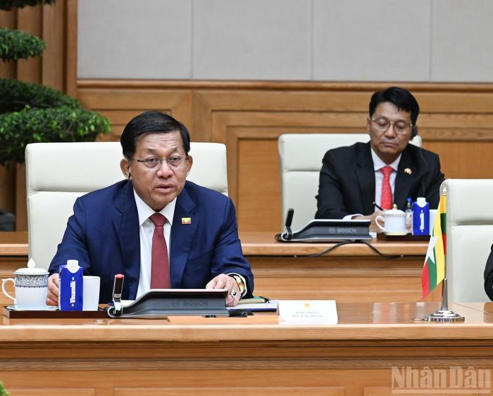 Tổng thống nước Cộng hòa Liên bang Myanmar Min Aung Hlaing phát biểu tại hội kiến. (Ảnh: TRẦN HẢI)