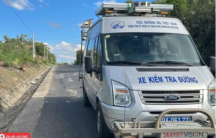 Xe khảo sát mặt đường