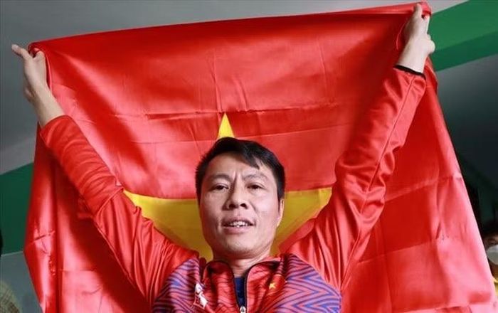 HLV trưởng đội tuyển bắn súng quốc gia Trần Quốc Cường. (Ảnh: Bùi Lượng)