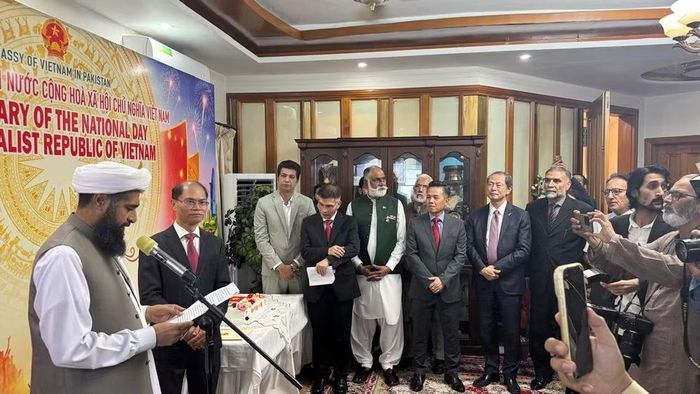 Nghị sĩ Maulana Nasim Ali Shah phát biểu tại buổi lễ. (Ảnh: Đại sứ quán Việt Nam tại Pakistan cung cấp)