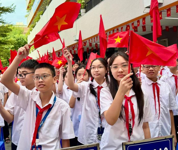 Học sinh Trường THCS Trần Duy Hưng (Hà Nội) trong ngày khai giảng năm học mới 2026-2027.