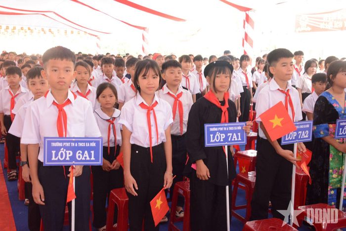  Được học tập trong ngôi trường mới khang trang, tiện nghi là niềm tự hào của những em nhỏ nơi vùng sâu Đắk Lắk.