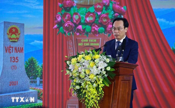  Bộ trưởng Bộ Giáo dục và Đào tạo Hoàng Minh Sơn đọc Thư của Tổng Bí thư, Chủ tịch nước Tô Lâm gửi ngành giáo dục cả nước tại Lễ khai giảng năm học 2026-2027. Ảnh: TTXVN 