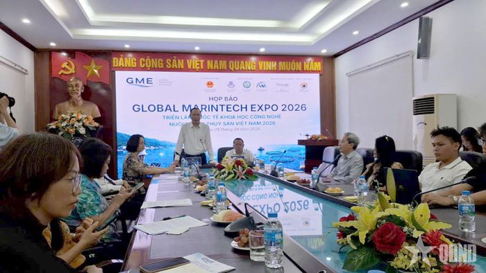 Quang cảnh buổi họp báo.