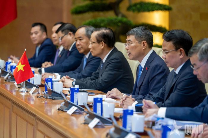  Thủ tướng Lê Minh Hưng và các đại biểu Việt Nam tại cuộc hội kiến. Ảnh: VIỆT TRUNG  