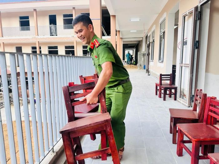 Sẵn sàng để cô trò vùng biên giới mừng trường mới trong ngày khai giảng năm học mới.