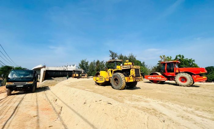 Hai đường dẫn cầu Nghĩa Tự đang được đẩy nhanh tiến độ.