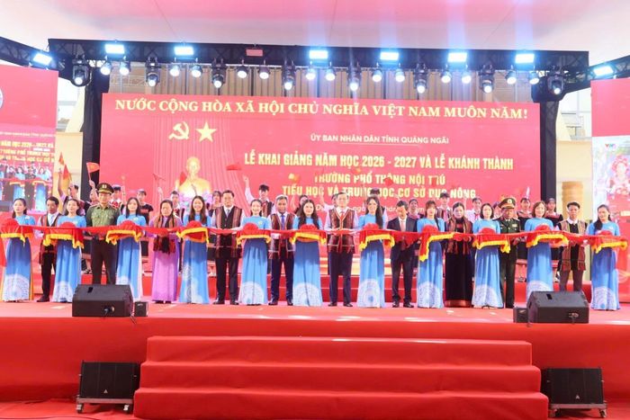 Cắt băng khánh thành Trường Phổ thông nội trú liên cấp Tiểu học và THCS Dục Nông