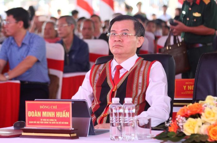 Ông Đoàn Minh Huấn, Ủy viên Bộ Chính trị, Giám đốc Học viện Chính trị quốc gia Hồ Chí Minh