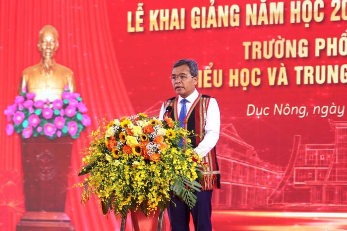 Bí thư Tỉnh uỷ Hồ Văn Niên phát biểu tại lễ khai giảng