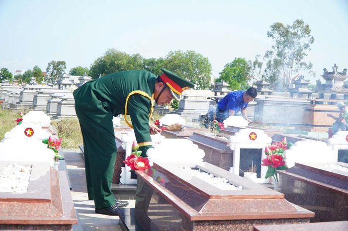 Phường Điện Bàn Đông đẩy mạnh "Chiến dịch 500 ngày đêm đẩy mạnh thực hiện tìm kiếm, quy tập và xác định danh tính hài cốt liệt sĩ".