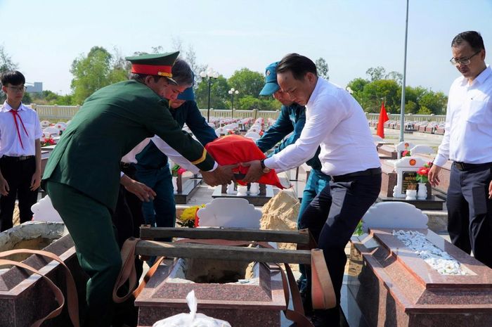 Mỗi phần hài cốt được tìm thấy là minh chứng thiêng liêng về sự hy sinh của thế hệ cha anh...