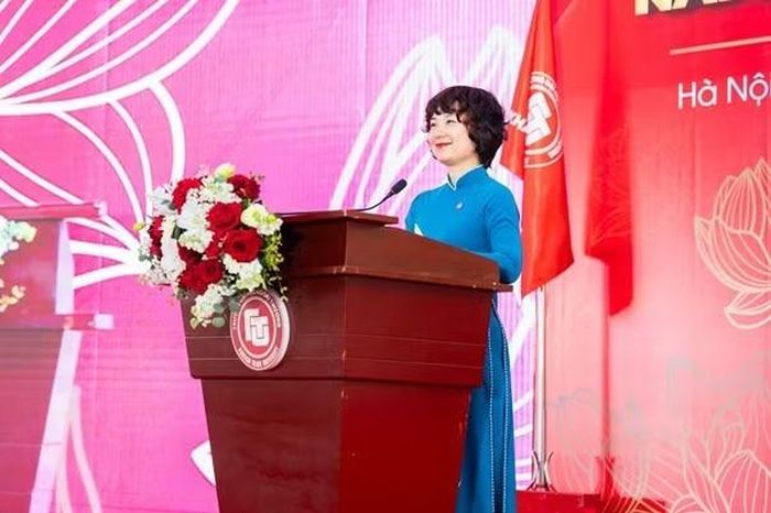 PGS. TS Phạm Thu Hương - Hiệu trưởng trường ĐH Ngoại thương phát biểu tại buổi lễ.