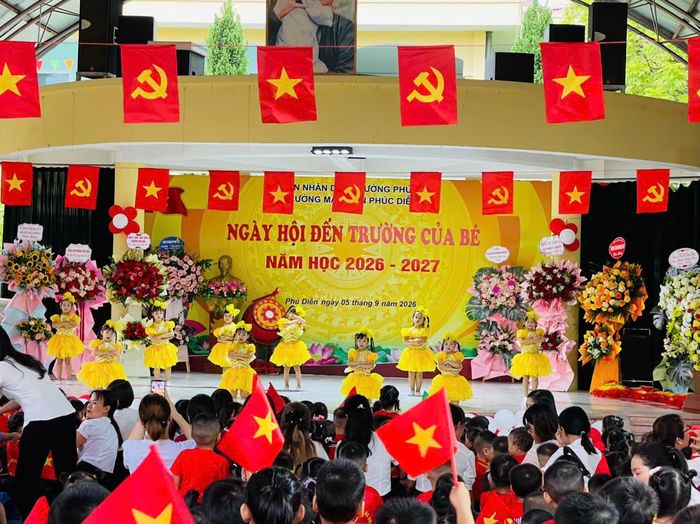  Không khí khai giảng tại Trường Mầm non Phúc Diễn, Hà Nội. Ảnh: HUYỀN NGUYỄN 