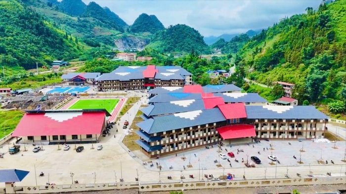  Toàn cảnh Trường PTNT Tiểu học và THCS Mường Khương, Lào Cai. Ảnh: MOET 