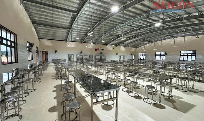  Khu nhà ăn Trường Phổ thông nội trú liên cấp Tiểu học và THCS Thuận An được đầu tư đồng bộ, sạch sẽ 