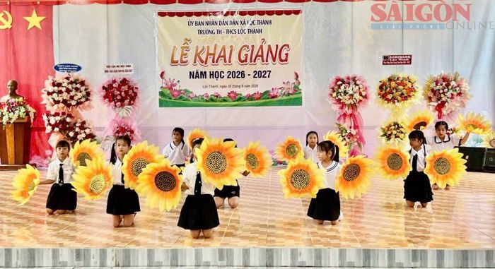  Chương trình văn nghệ tại Trường TH&THCS Lộc Thành. Ảnh: THÀNH LỘC 