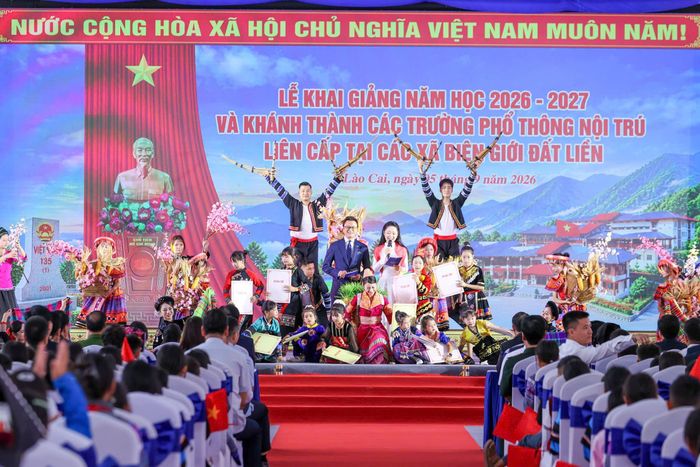  Lễ khai giảng năm học 2026-2027 tại Lào Cai, sáng 5-9. Ảnh: VIẾT CHUNG 