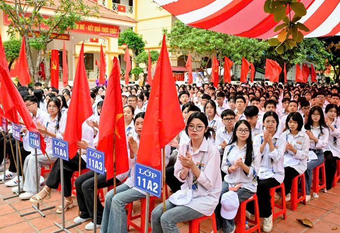 Học sinh dự khai giảng năm học mới 2026-2027 tại điểm cầu Trường THPT Lê Quý Đôn, tỉnh Hưng Yên. Ảnh: VIẾT CHUNG