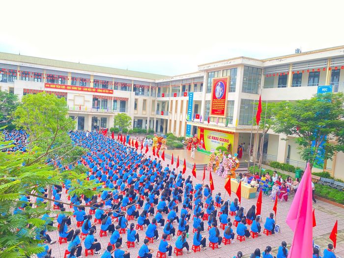 Hình ảnh khai giảng tại Trường THCS Nguyễn Trường Tộ, phường Vinh Hưng, tỉnh Nghệ An. Ảnh: HUYỀN NGÂN