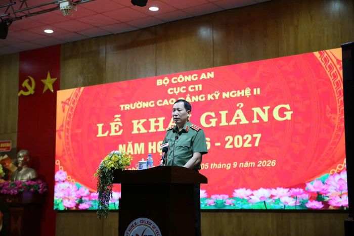  Thứ trưởng Bộ Công an Lê Văn Tuyến phát biểu chỉ đạo tại lễ khai giảng. 