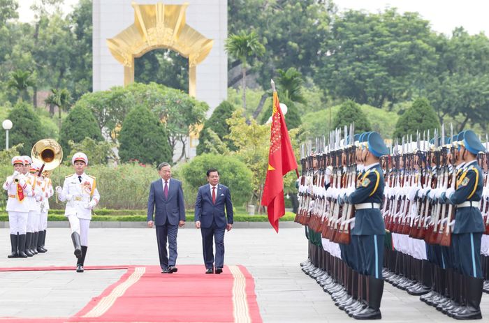  Tổng Bí thư, Chủ tịch nước Tô Lâm và Tổng thống Myanmar Min Aung Hlaing duyệt đội danh dự Quân đội nhân dân Việt Nam tại lễ đón, sáng 5-9. Ảnh: QUANG PHÚC 