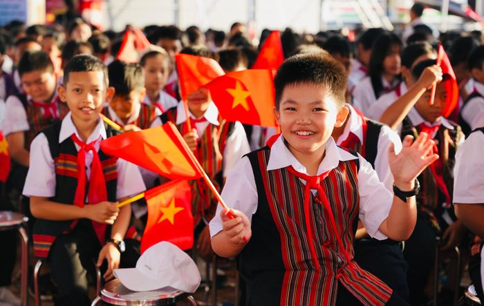  Nụ cười rạng rỡ của các em học sinh TP Huế. Ảnh: VĂN THẮNG 