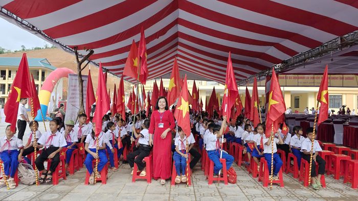  Lễ khai giảng Trường Phổ thông nội trú Tiểu học và THCS Đakrông. Ảnh: ĐỨC NGHĨA 
