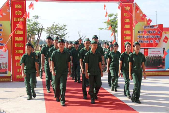  Năm học mới, Trường Thiếu sinh quân miền Trung có 240 học sinh nhập học. Ảnh: NGUYỄN CƯỜNG 