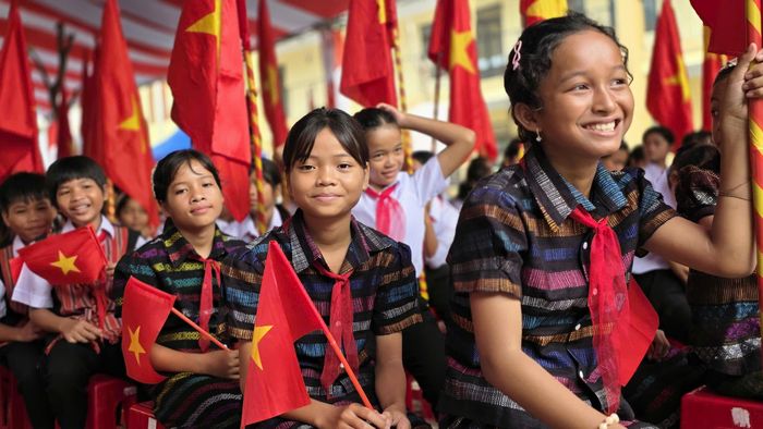  Nụ cười các em học sinh trong ngày khai giảng ở Trường Phổ thông nội trú Tiểu học và THCS Đakrông. Ảnh: ĐỨC NGHĨA 