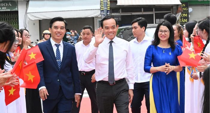  Đồng chí Trần Lưu Quang, Ủy viên Bộ Chính trị, Bí thư Thành ủy TPHCM dự lễ khai giảng năm học 2026-2027 tại Trường THPT Trần Khai Nguyên. Ảnh: VIỆT DŨNG 