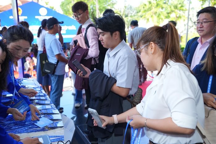  Đại diện doanh nghiệp, nhà mua hàng quốc tế tham dự hội nghị kết nối chuỗi cung ứng tại Tây Ninh. Ảnh: Bộ Công Thương 