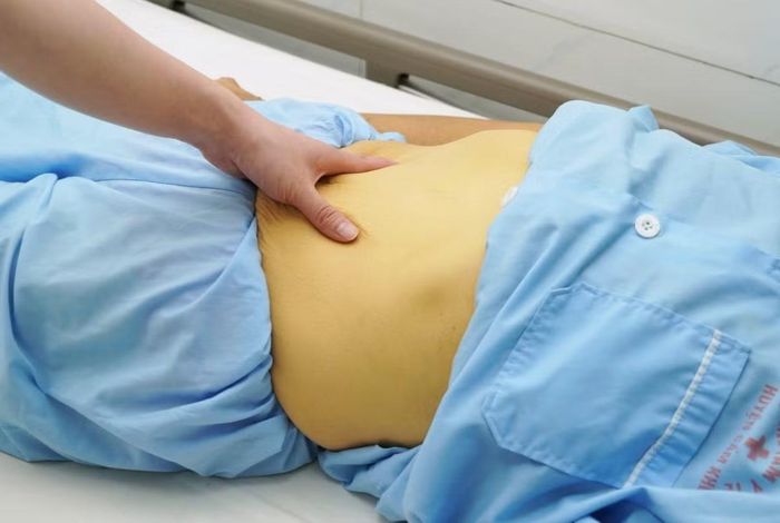 Vàng da, suy gan cấp do uống thuốc nam - Ảnh BVCC