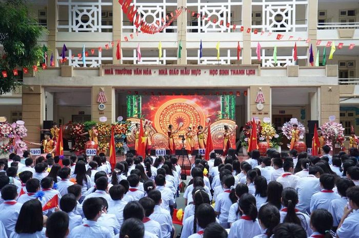 Dù có đổi tên nhưng cô và trò trường THCS Kim Liên vẫn giữ giá trị cốt lõi là trí tuệ, nhân cách, trách nhiệm và hội nhập.