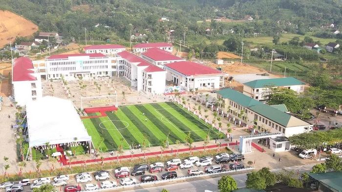 Trường Phổ thông nội trú TH&THCS Sơn Kim 1 nhìn từ trên cao.