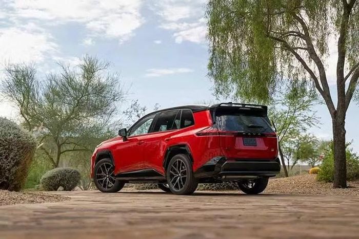 Toyota công khai thừa nhận nguồn cung ban đầu khan hiếm khi ra mắt RAV4 mới.