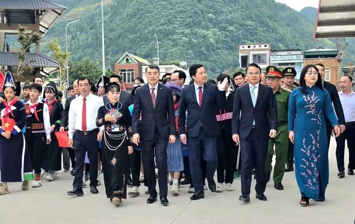 Thủ tướng Chính phủ Lê Minh Hưng dự lễ khai giảng năm học 2026-2027 tại điểm cầu chính, Trường Phổ thông nội trú Tiểu học và Trung học cơ sở Mường Khương.
