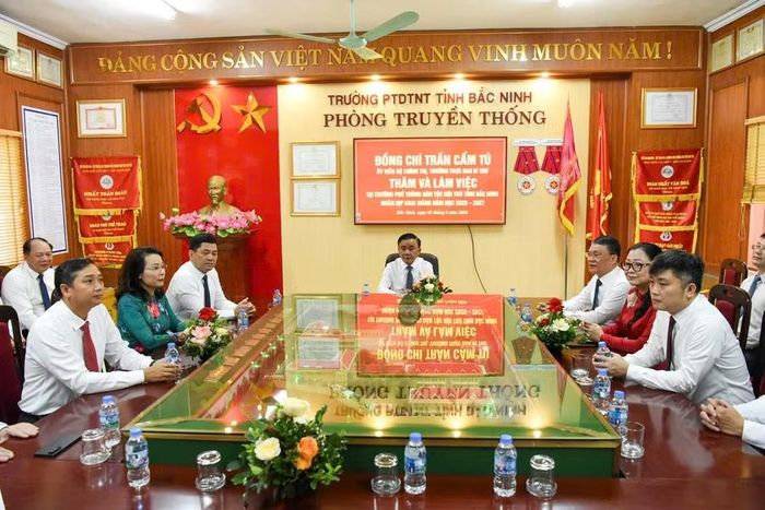 Ủy viên Bộ Chính trị, Thường trực Ban Bí thư Trần Cẩm Tú cùng đoàn công tác thăm và làm việc với Trường PT DTNT tỉnh Bắc Ninh.