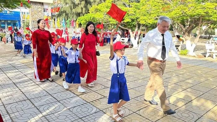 Học sinh Trường Tiểu học Phú Quý, đặc khu Phú Quý trong Lễ khai giảng sáng 5/9.