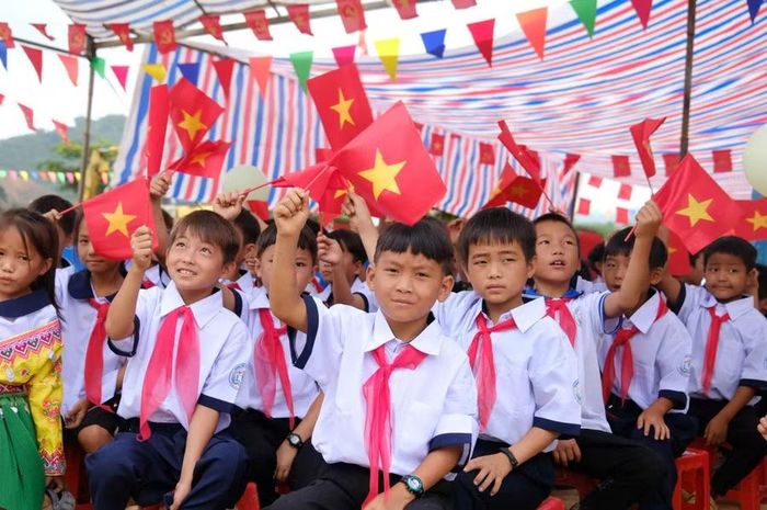 Lễ Khai giảng tại điểm trường Tây Sơn, xã Đam Rông 2.
