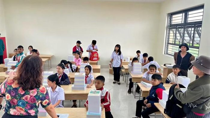  Từ cuối tháng 8, học sinh Trường Phổ thông nội trú liên cấp Tiểu học và THCS Thuận An đã tựu trường, được thầy cô hướng dẫn làm quen với môi trường học tập, nội quy và nếp sinh hoạt nội trú. 
