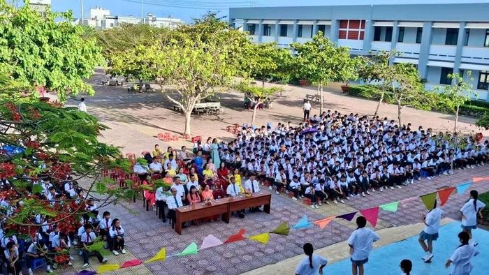 Không khí khai trường tại Trường THCS Phú Quý, đặc khu Phú Quý.