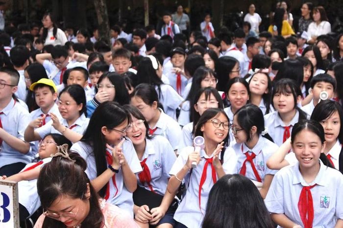 Niềm vui, háo hức trên khuôn mặt trước khi bước vào năm học mới.