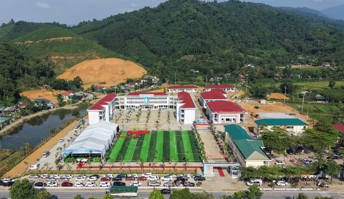 Trường Phổ thông nội trú liên cấp TH&THCS Sơn Kim 1.