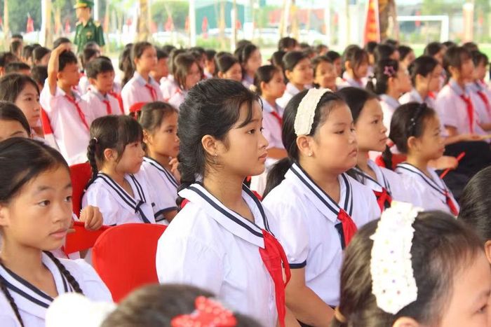 Không khí khai giảng tại Trường Phổ thông nội trú liên cấp Tiểu học - THCS Hương Khê.