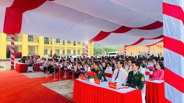 Không khí khai giảng tại Trường phổ thông nội trú Tiểu học và THCS Dân Hoá.