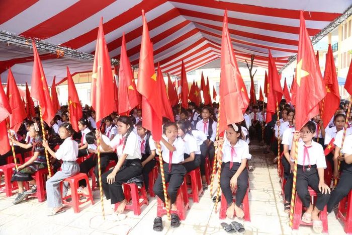 Môi trường học tập khang trang luôn là niềm mơ ước của biết bao học sinh đồng bào các dân tộc Quảng Trị.