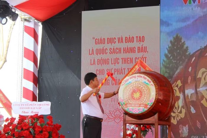 Tiếng trống khai giảng năm học 2026-2027 vang lên tại Trường Phổ thông nội trú liên cấp Tiểu học - THCS Hương Khê, xã Hương Khê, Hà Tĩnh.