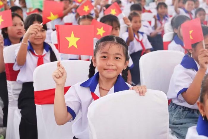 Vẻ đẹp hồn nhiên của học sinh vùng biên An Giang trong ngày hội của thầy và trò.